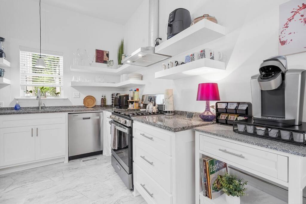 Vineyard Cottage-Pet Friendly & Walk To Oaklawn! Хот-Спрингс Экстерьер фото