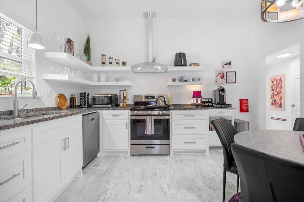 Vineyard Cottage-Pet Friendly & Walk To Oaklawn! Хот-Спрингс Экстерьер фото
